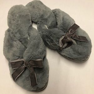 Gray fluffy slippers Dearfoams size 11-12
